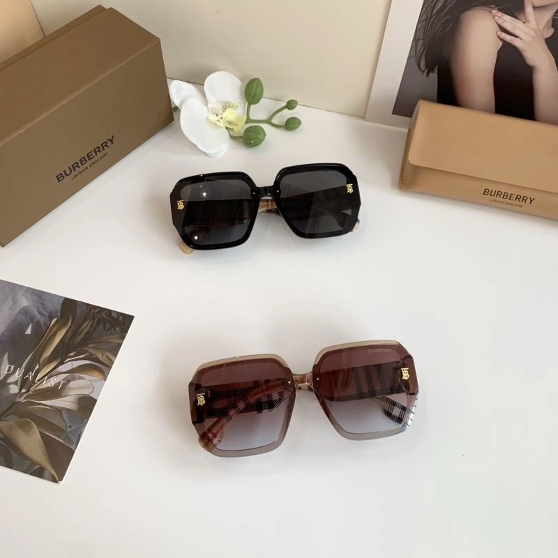 FashionForward Burberry Sunglasses 277145