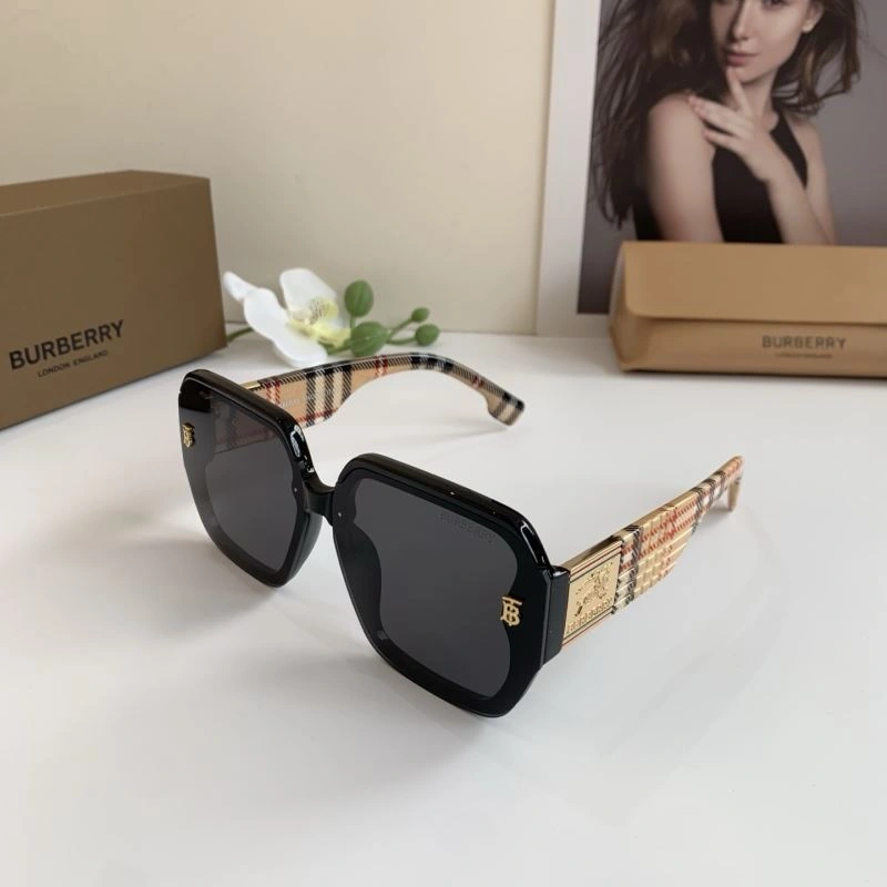 FashionForward Burberry Sunglasses 277145