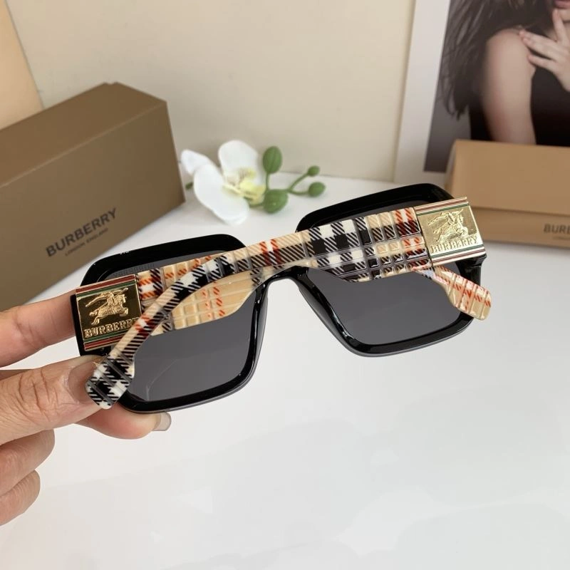 FashionForward Burberry Sunglasses 277145