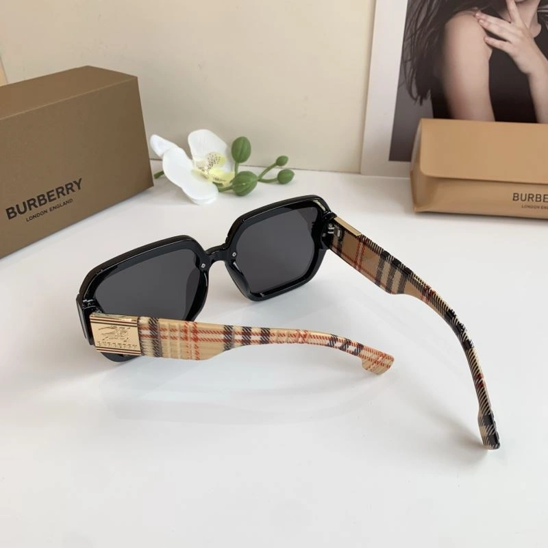 FashionForward Burberry Sunglasses 277145