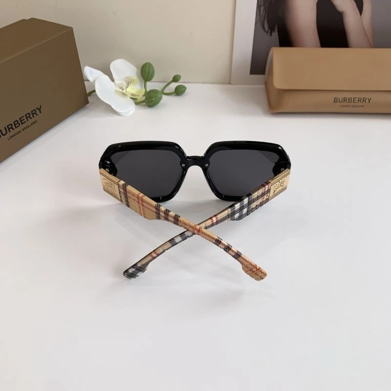 FashionForward Burberry Sunglasses 277145