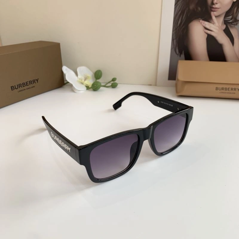 Burberry Sunglasses Compact 277095