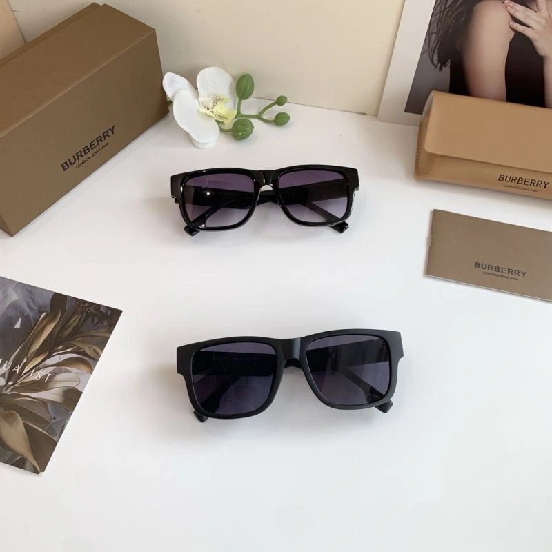 Burberry Sunglasses Compact 277095