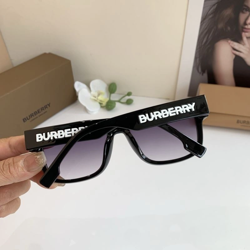 Burberry Sunglasses Compact 277095