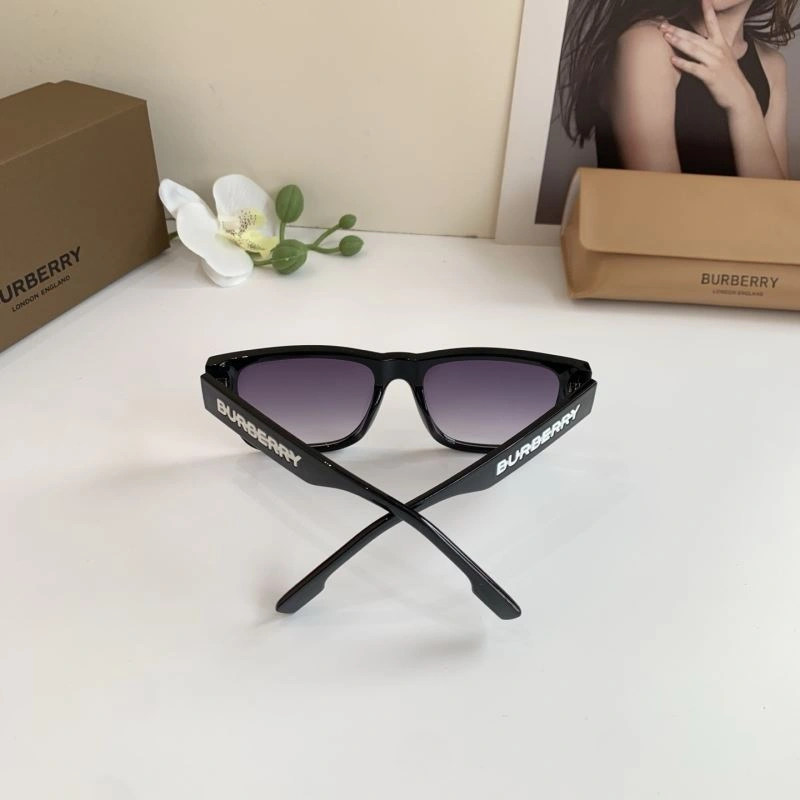 Burberry Sunglasses Compact 277095