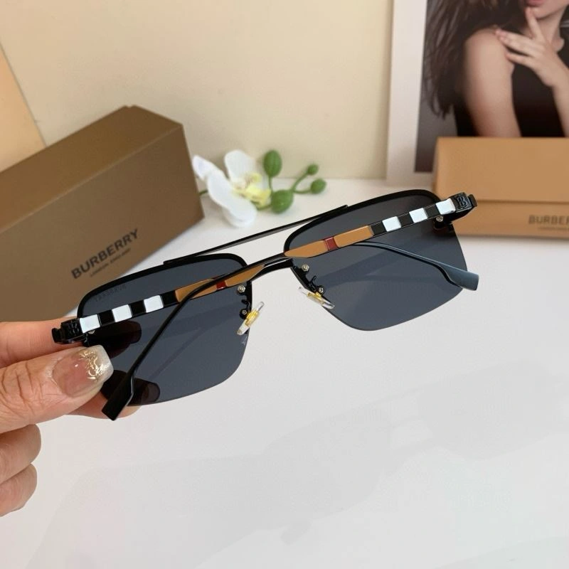 Burberry Sunglasses Compact 277085