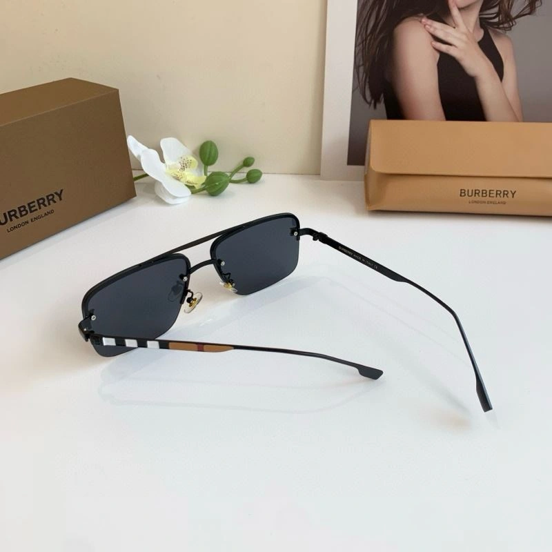 Burberry Sunglasses Compact 277085