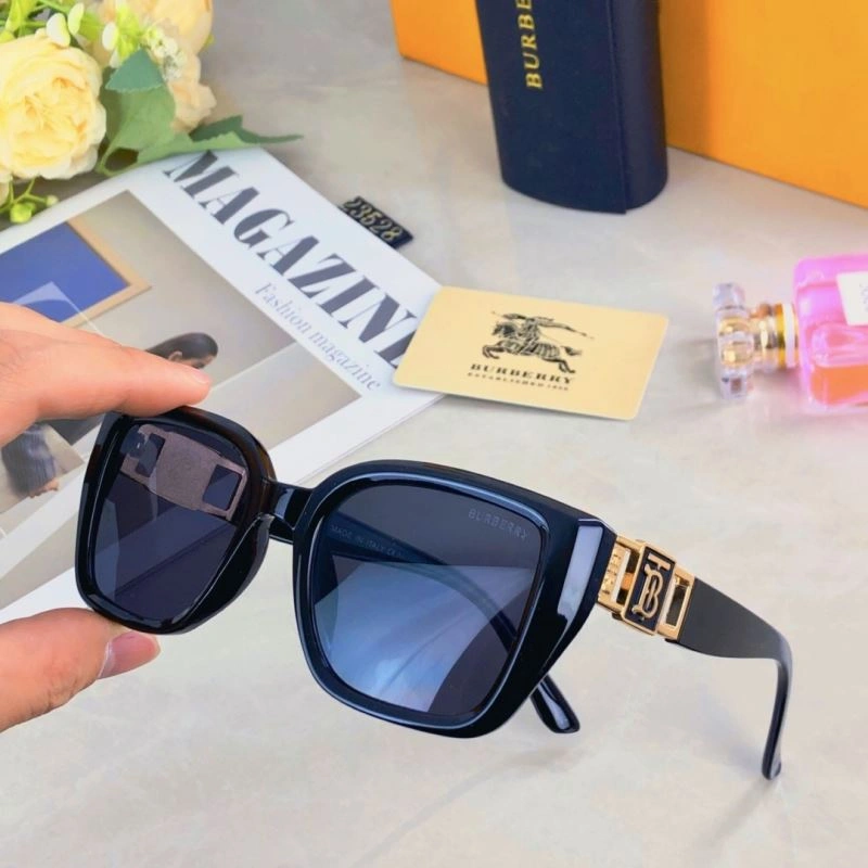 Burberry Sunglasses Unisex 277204