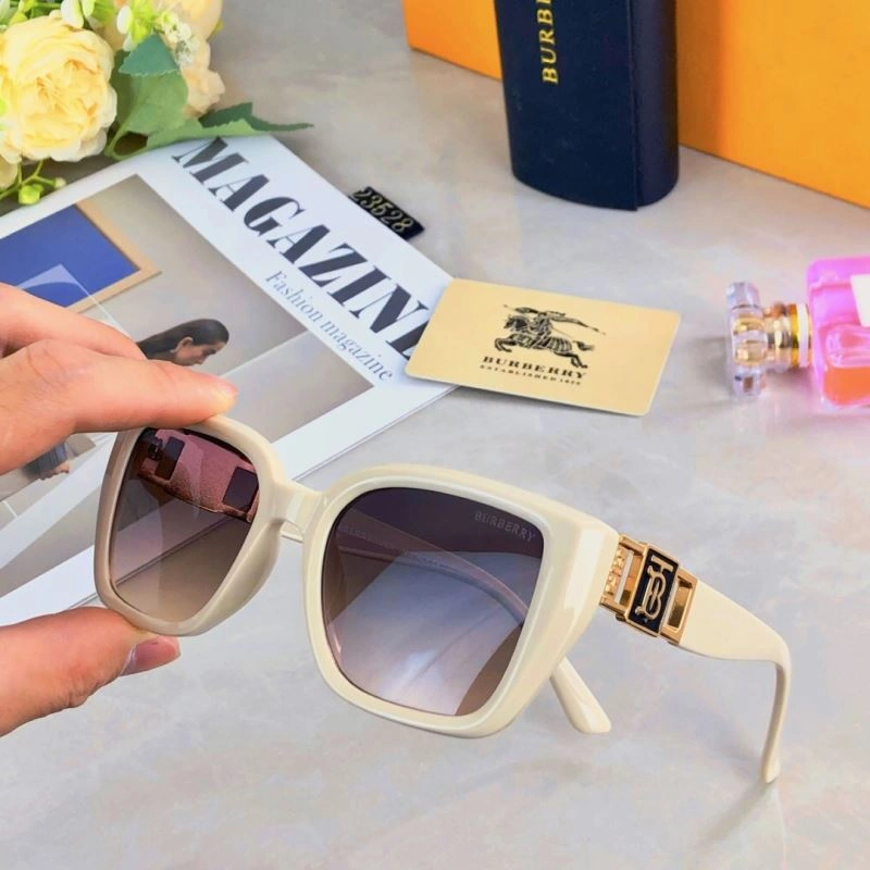 Burberry Sunglasses Unisex 277204