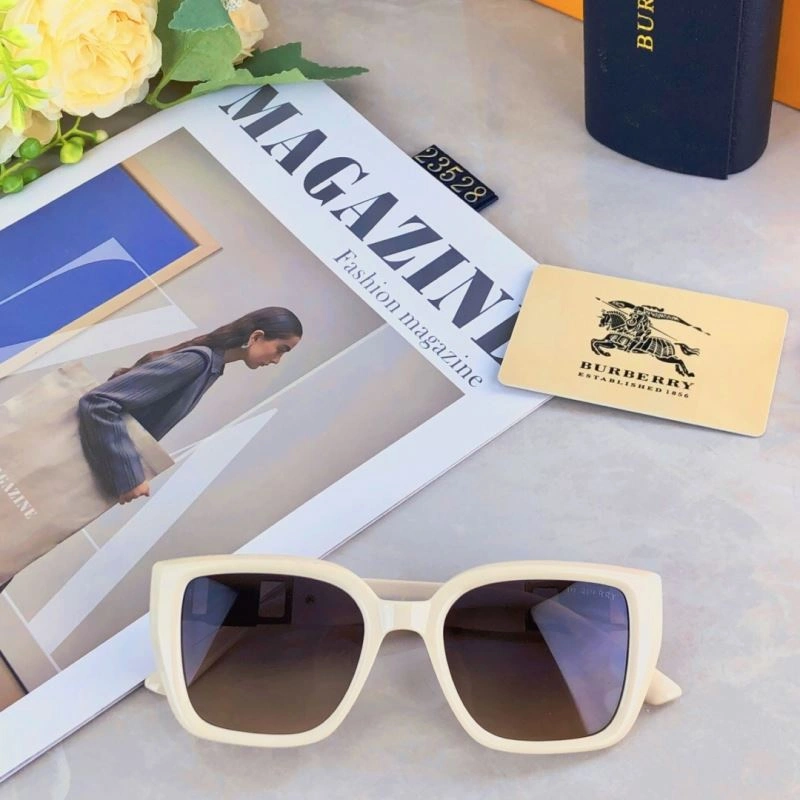 Burberry Sunglasses Unisex 277204