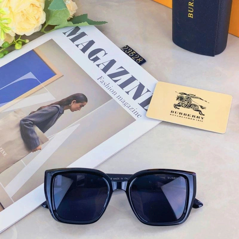 Burberry Sunglasses Unisex 277204