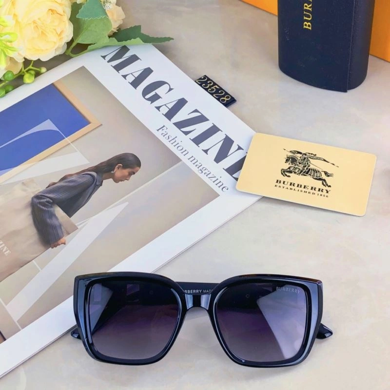 Burberry Sunglasses Unisex 277204