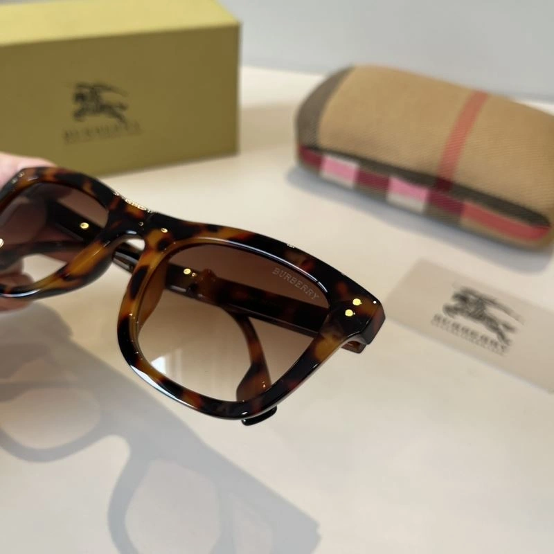 Effortless Burberry Sunglasses 277176