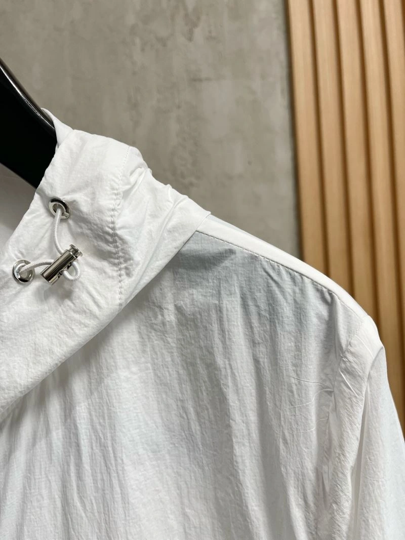 Compact Burberry Sunscreen Jacket 100618
