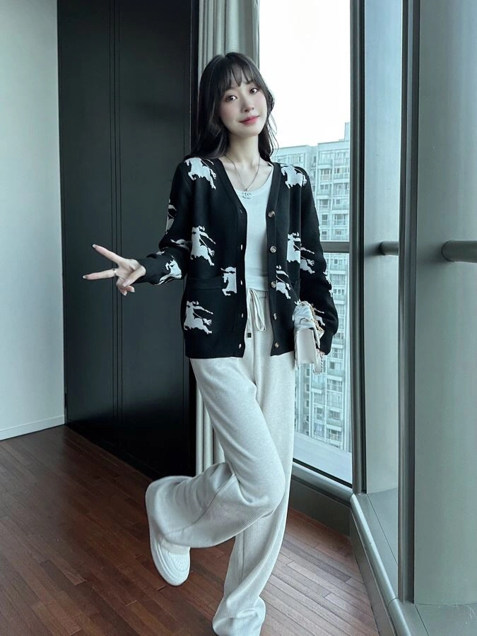 Sporty Burberry Sweaters 103531