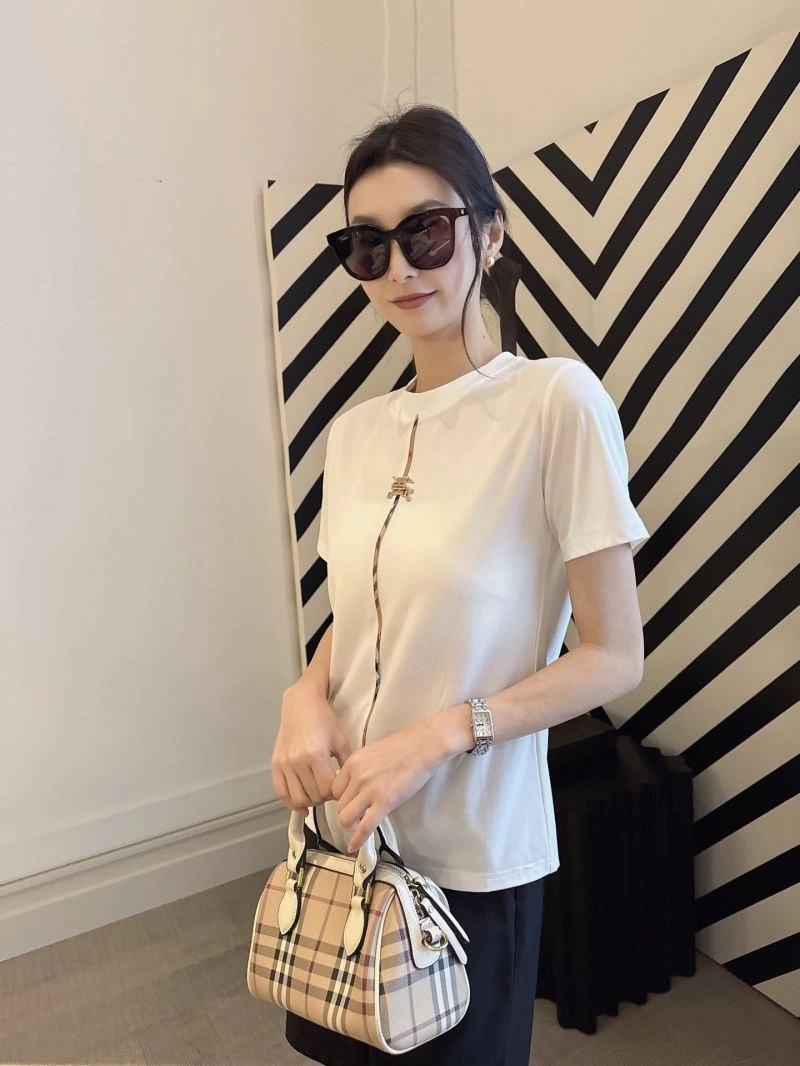 Burberry T-Shirts Snug 103335