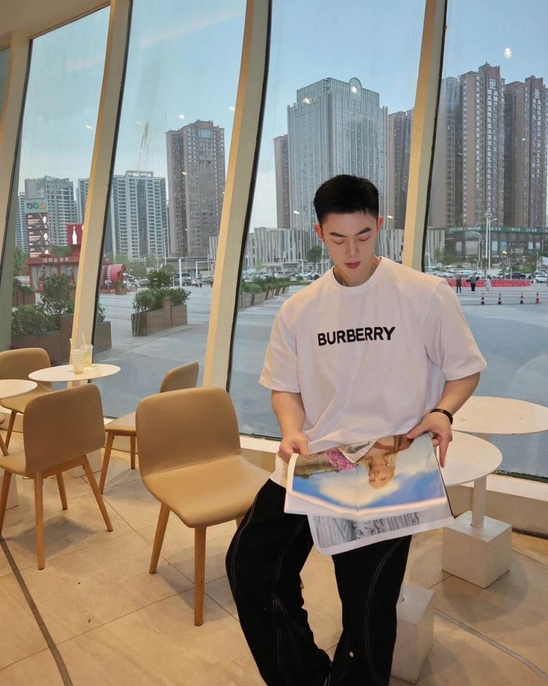 Burberry T-Shirts Breathable 102988