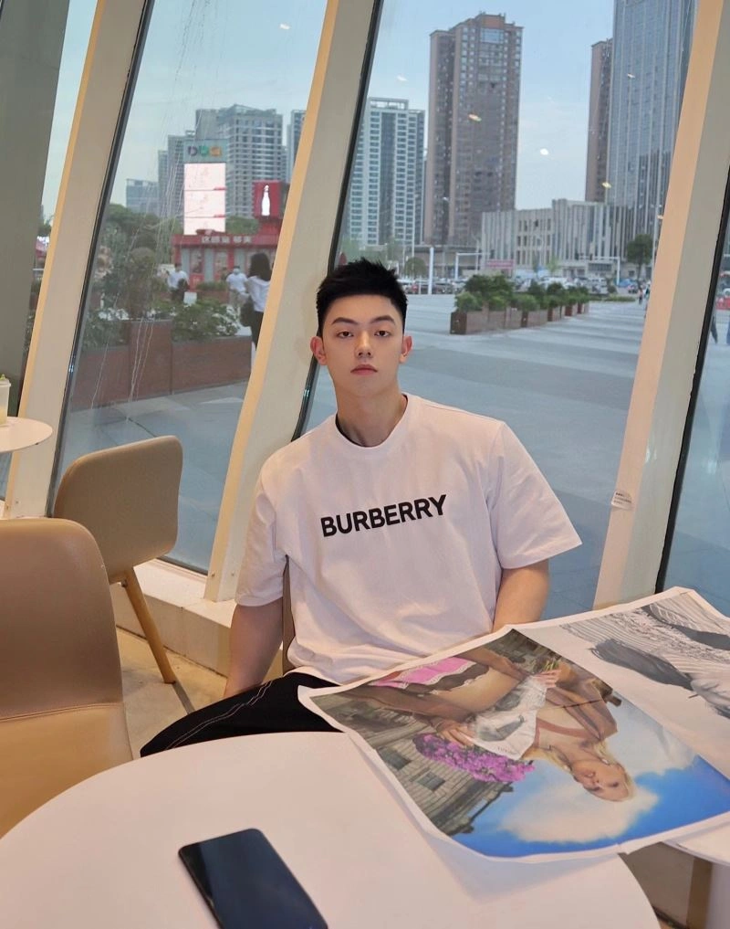 Burberry T-Shirts Breathable 102988