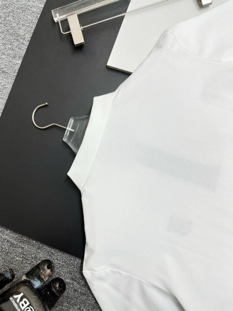 Neat Burberry T-Shirts 103002