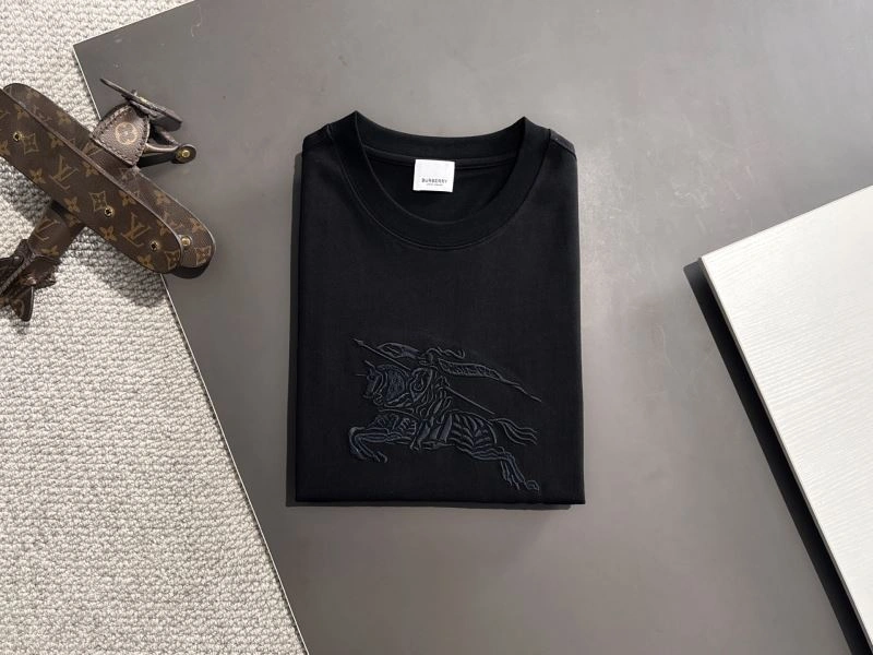 Effortless Burberry T-Shirts 102907