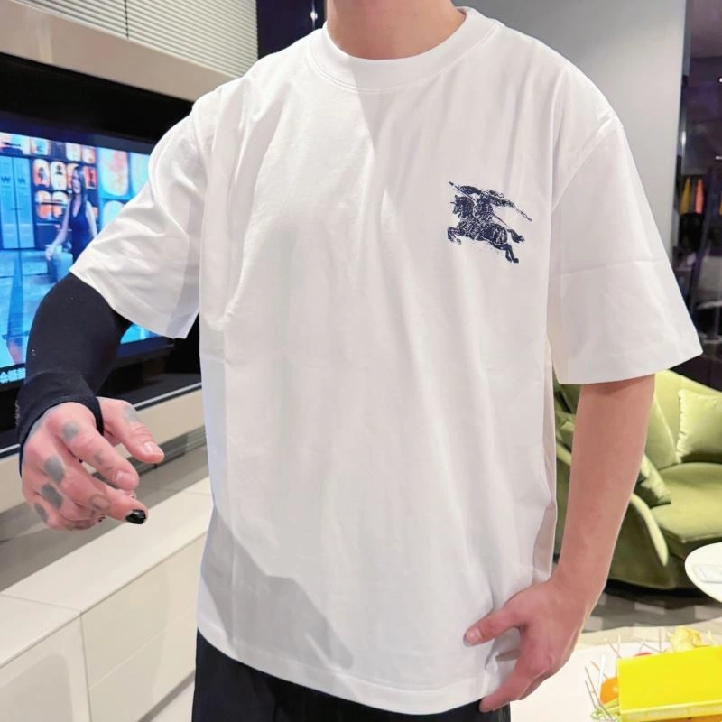 Versatile Burberry T-Shirts 100652