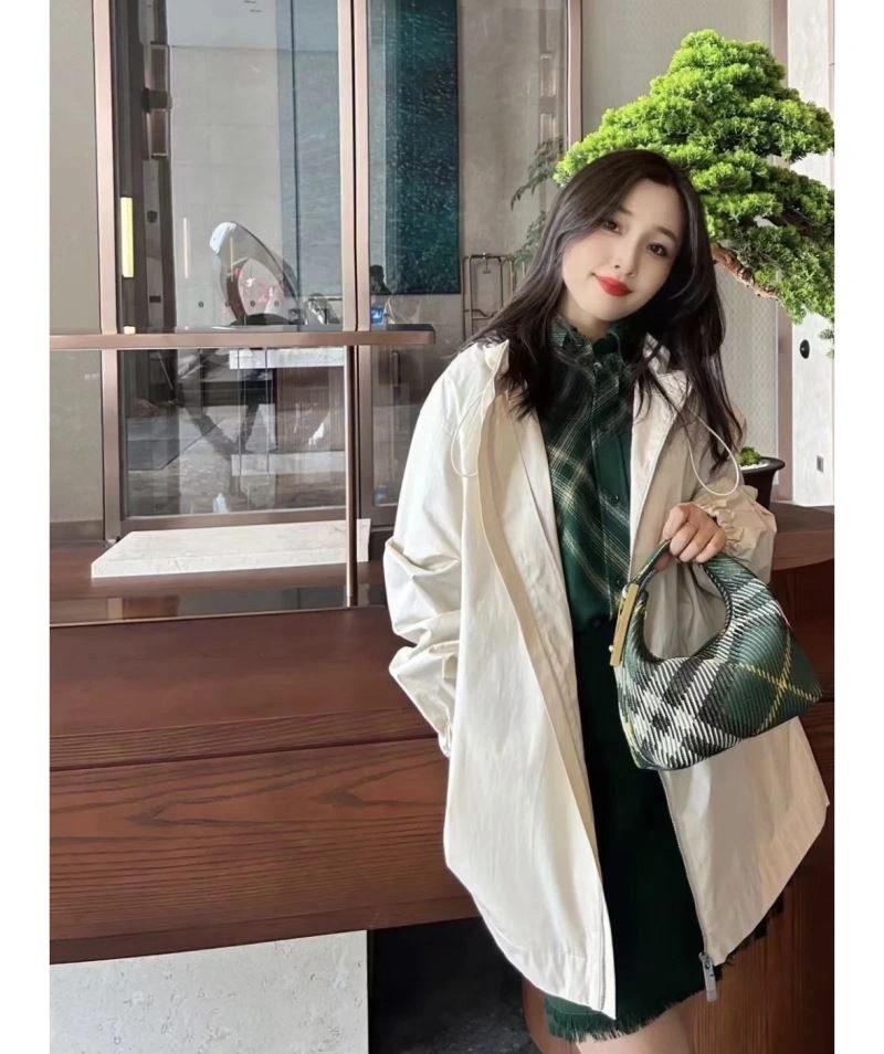 Bold Burberry Top Handle Bags 64525