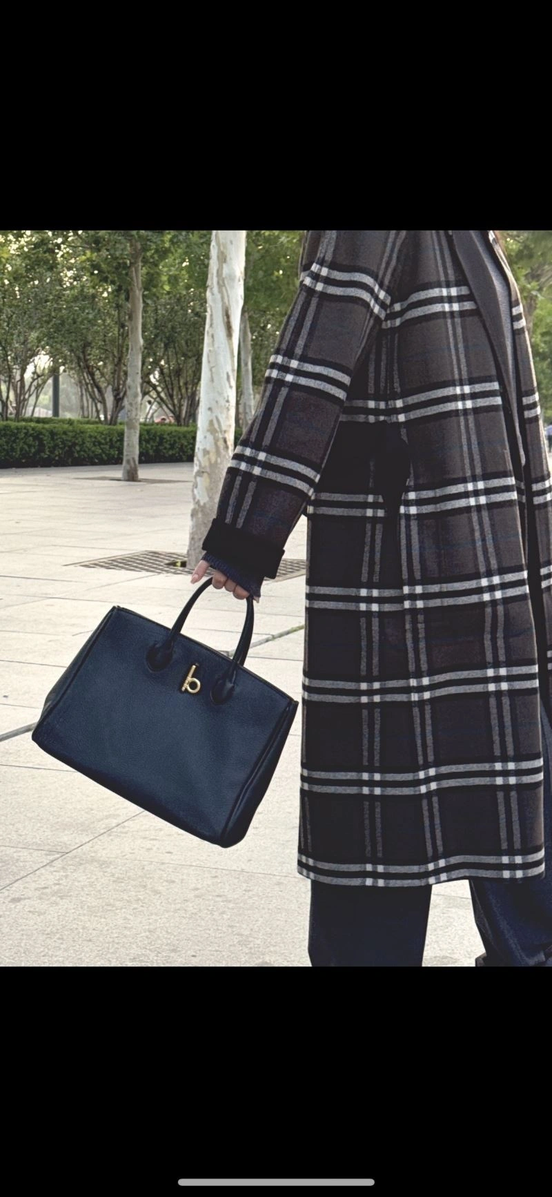 FashionForward Burberry Top Handle Bags 64481