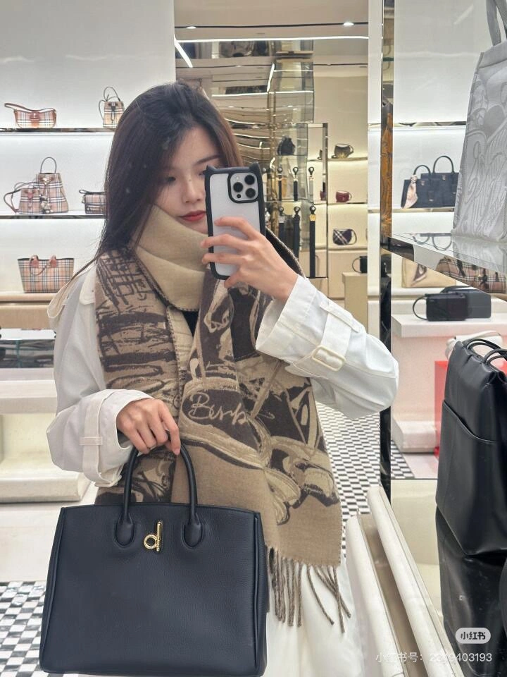 Burberry Top Handle Bags Snug 64483