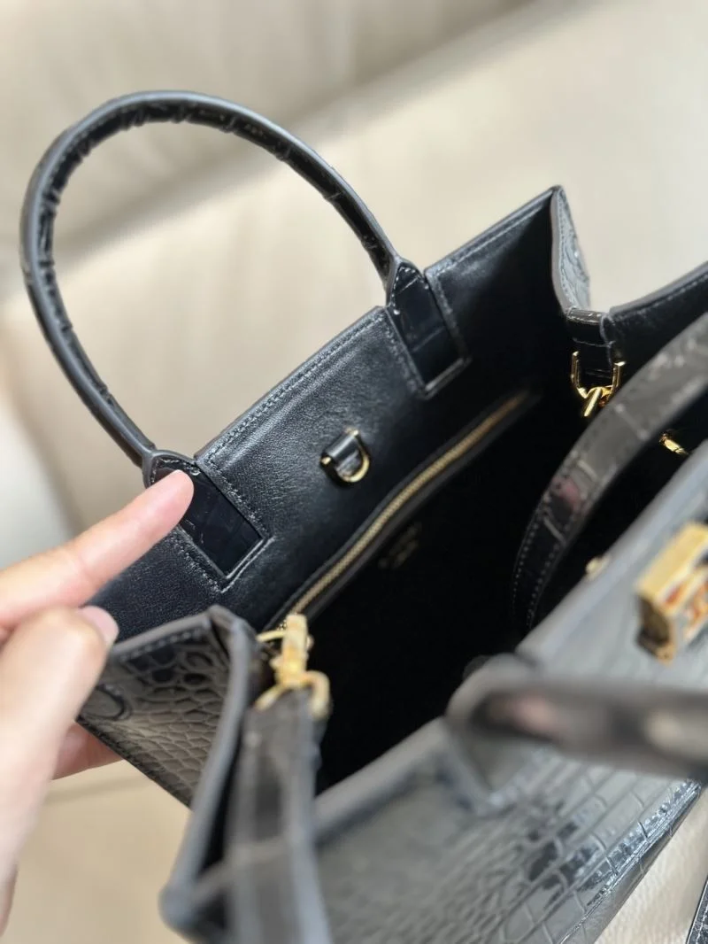 Lightweight Burberry Top Handle Bags 51661