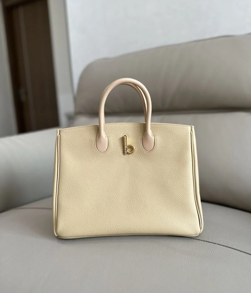 Cozy Burberry Top Handle Bags 37841
