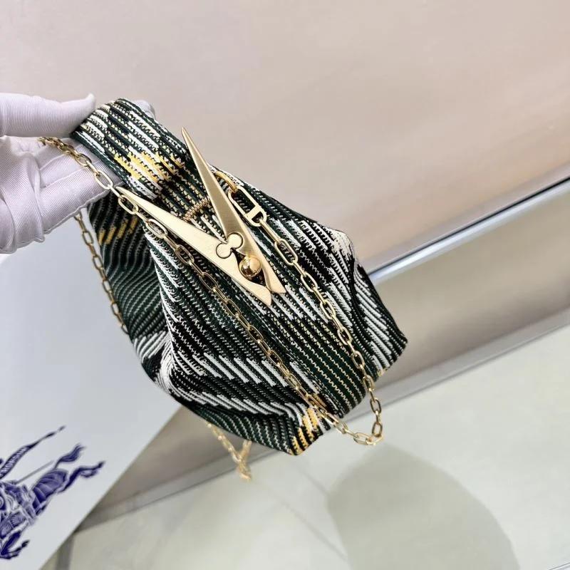 ZipUp Burberry Top Handle Bags 37827