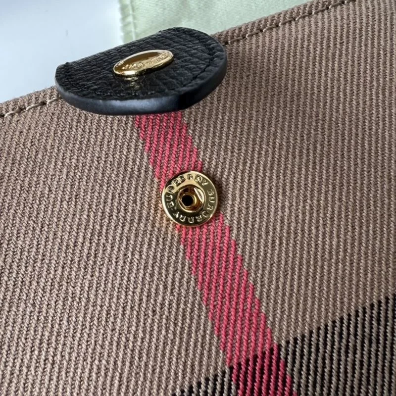 Practical Burberry Wallets Purse 37777