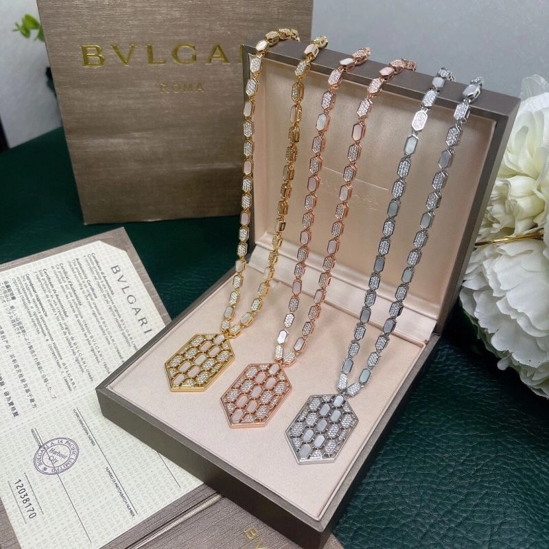 Minimalist Bvlgari Necklaces 216543