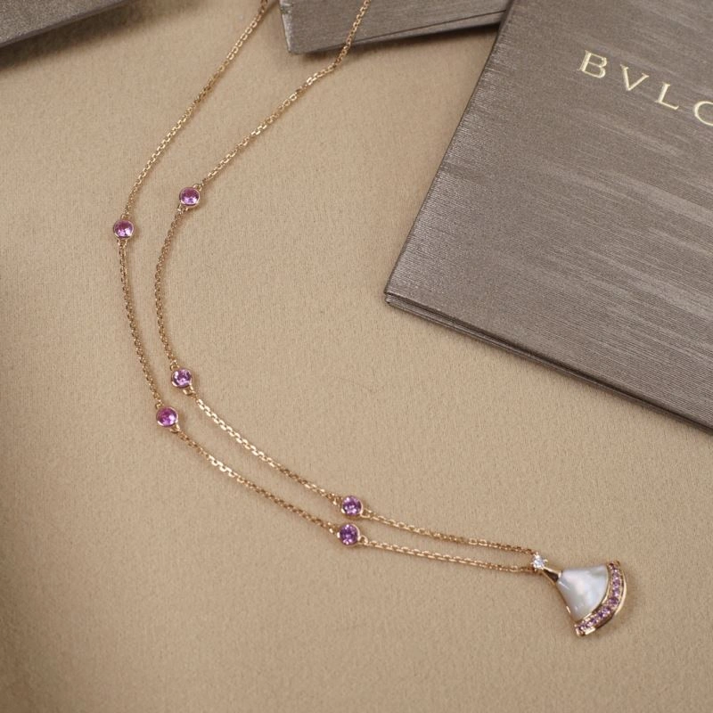 Contemporary Bvlgari Necklaces 216509