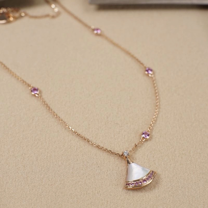 Contemporary Bvlgari Necklaces 216509