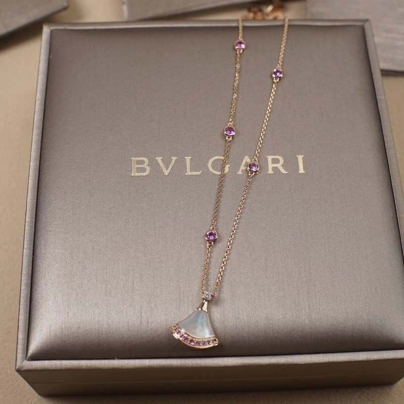 Contemporary Bvlgari Necklaces 216509
