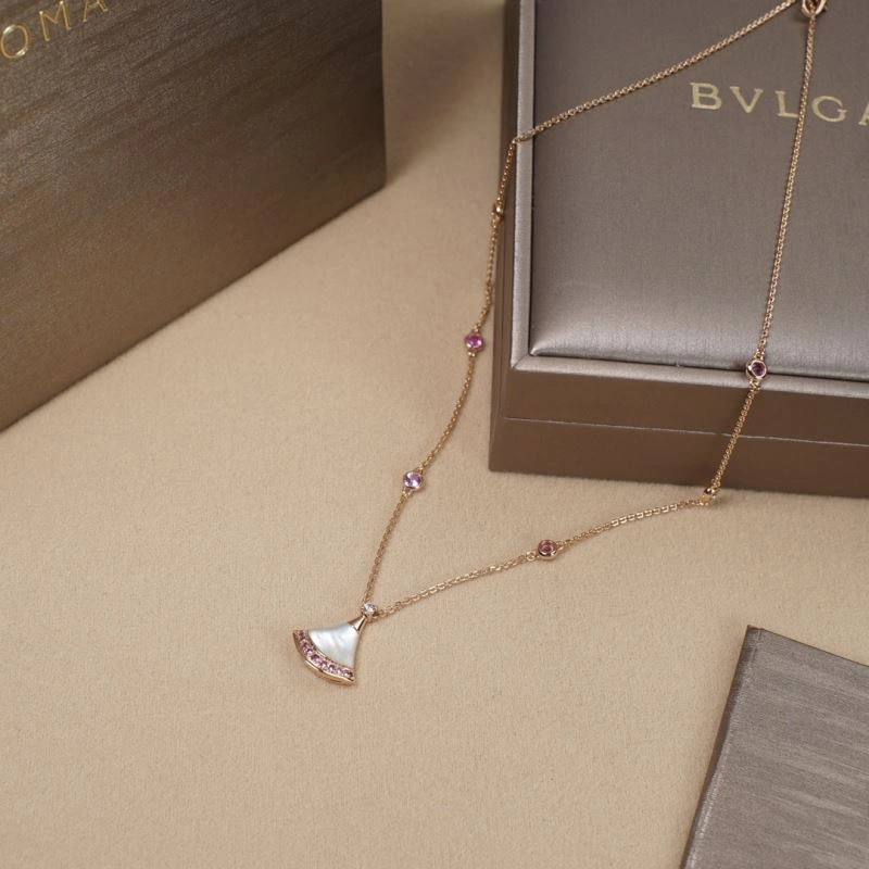 Contemporary Bvlgari Necklaces 216509