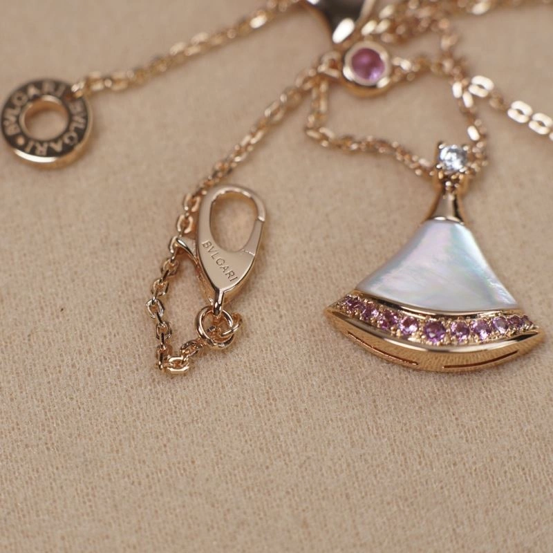 Contemporary Bvlgari Necklaces 216509
