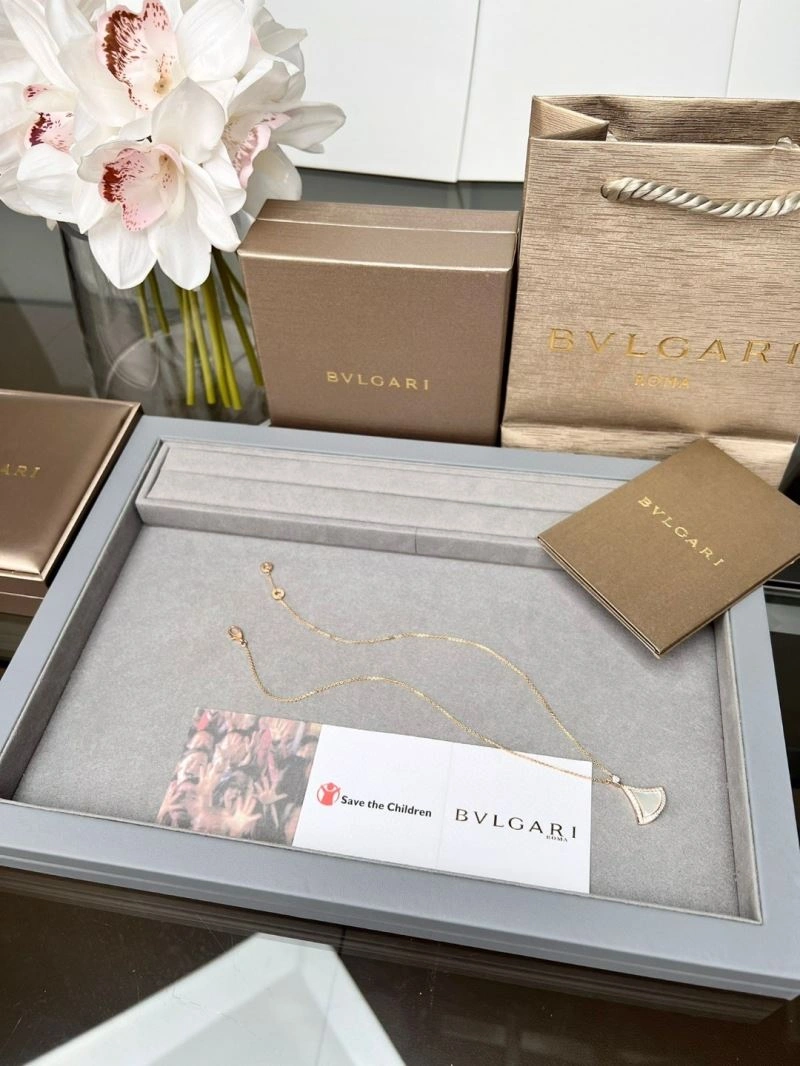 Refined Bvlgari Necklaces 216475