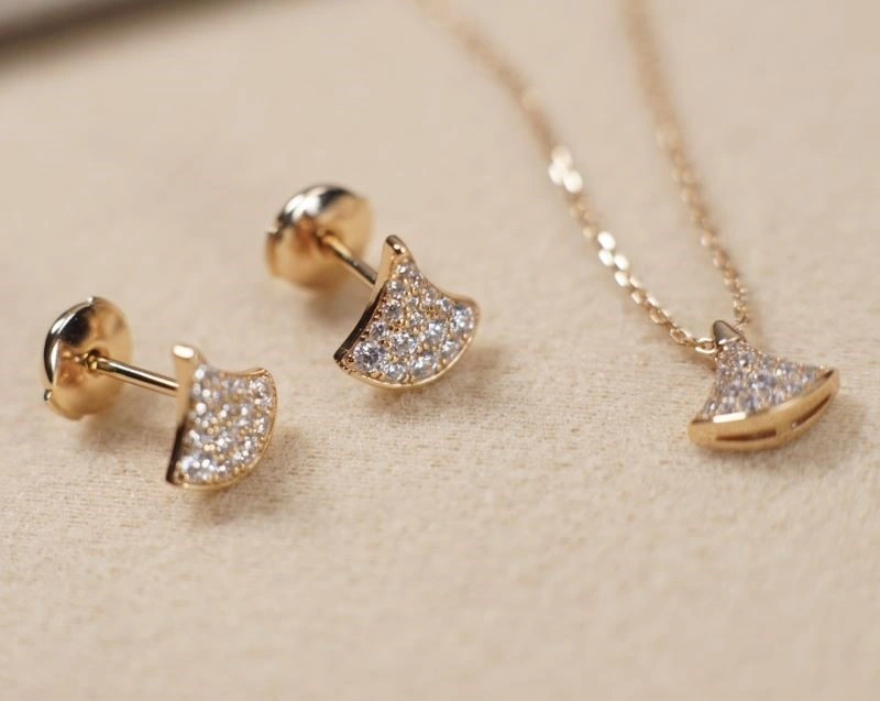 Contemporary Bvlgari Necklaces 216359