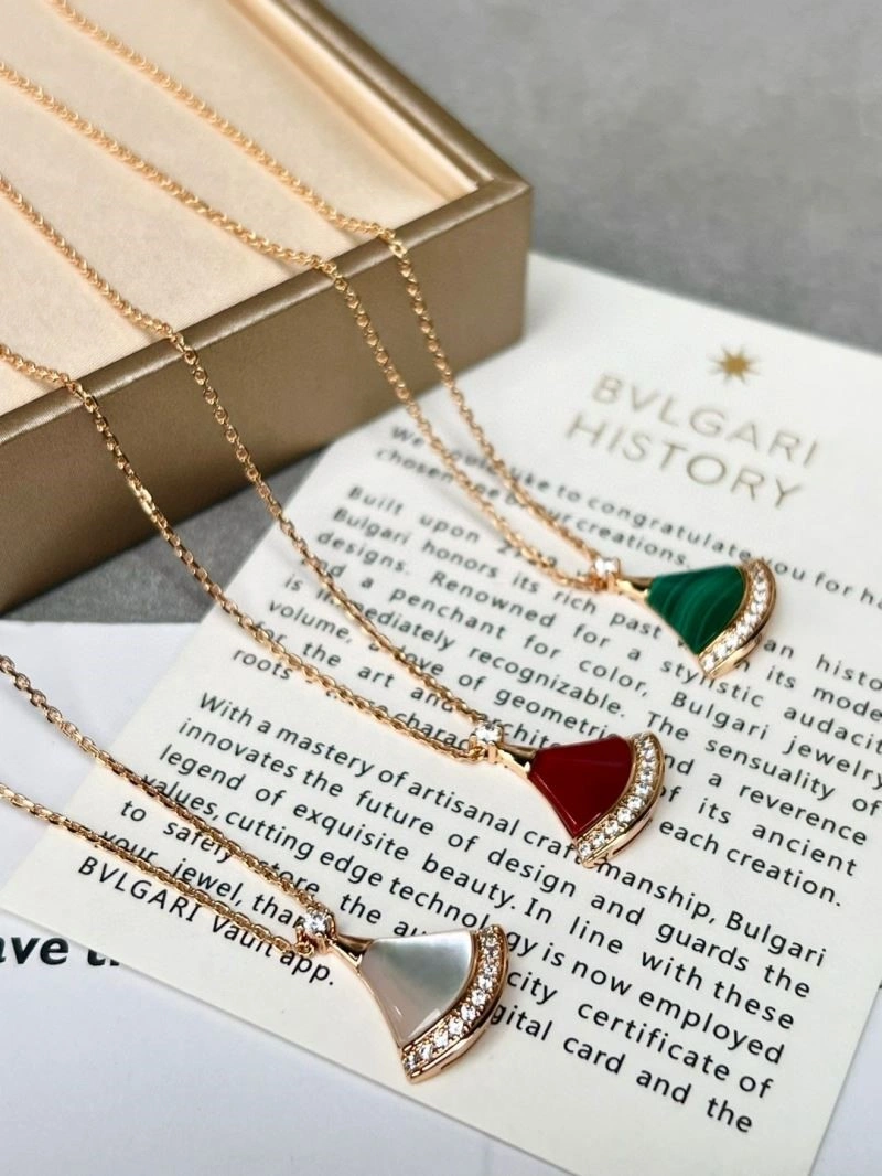 Vibrant Bvlgari Necklaces 216124