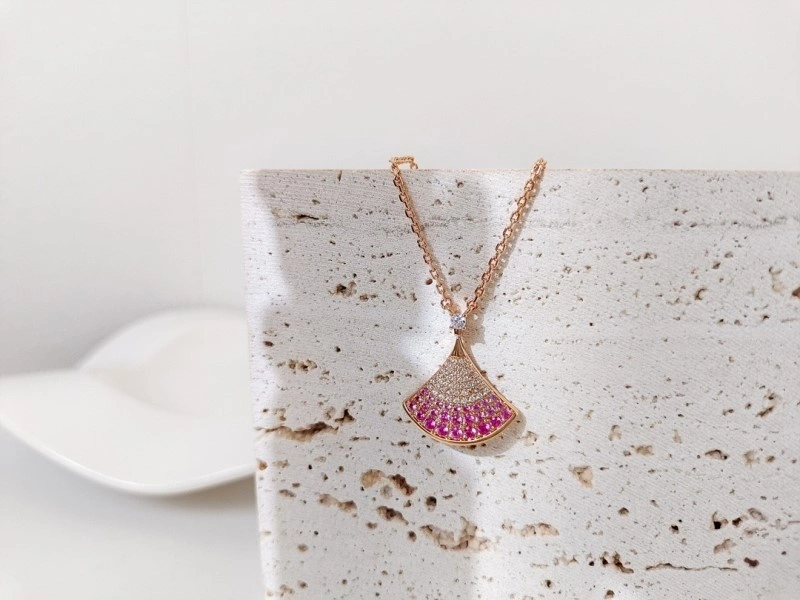 Minimalist Bvlgari Necklaces 216027