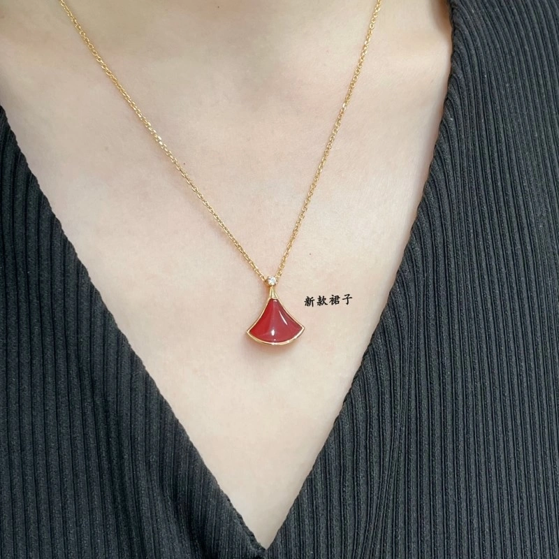 Sophisticated Bvlgari Necklaces 215810