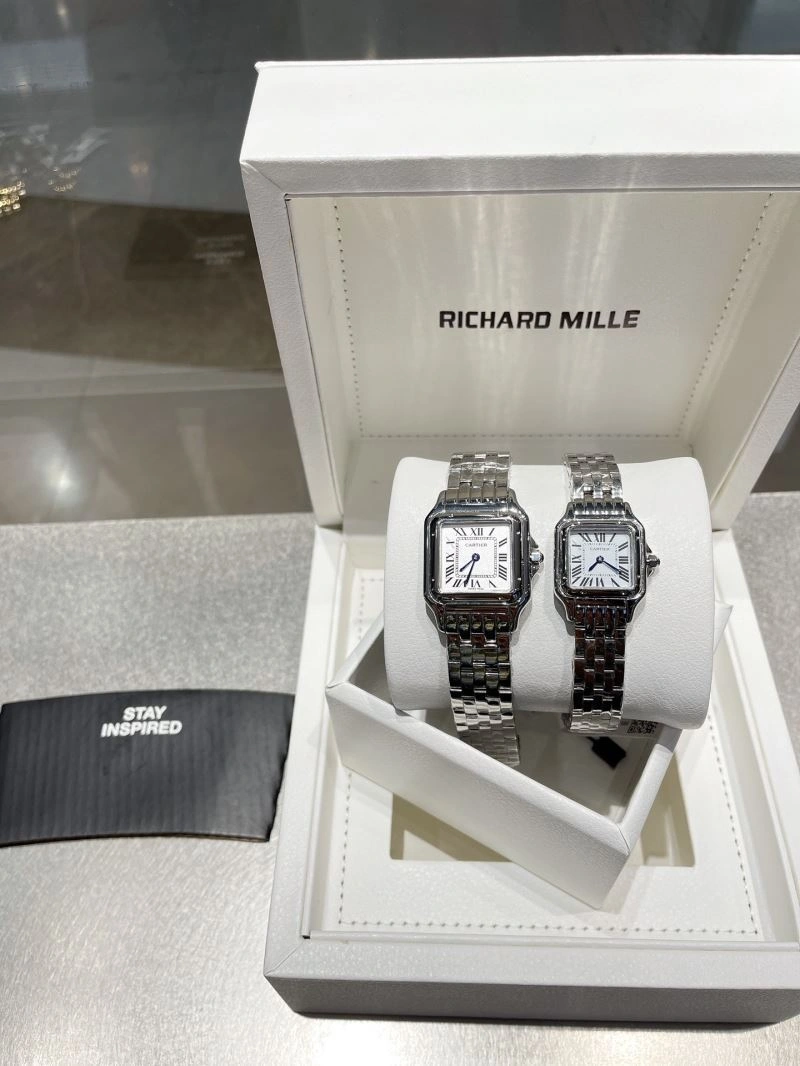 Contemporary CARTIER Watches 180982