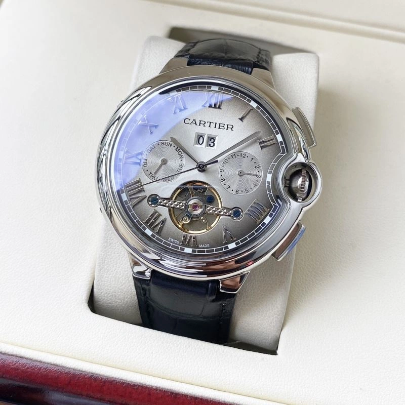 Versatile CARTIER Watches 180793