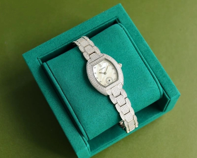 Compact CARTIER Watches 180515