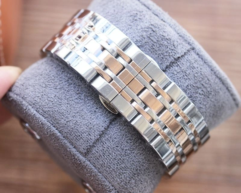 Snug CARTIER Watches 180466