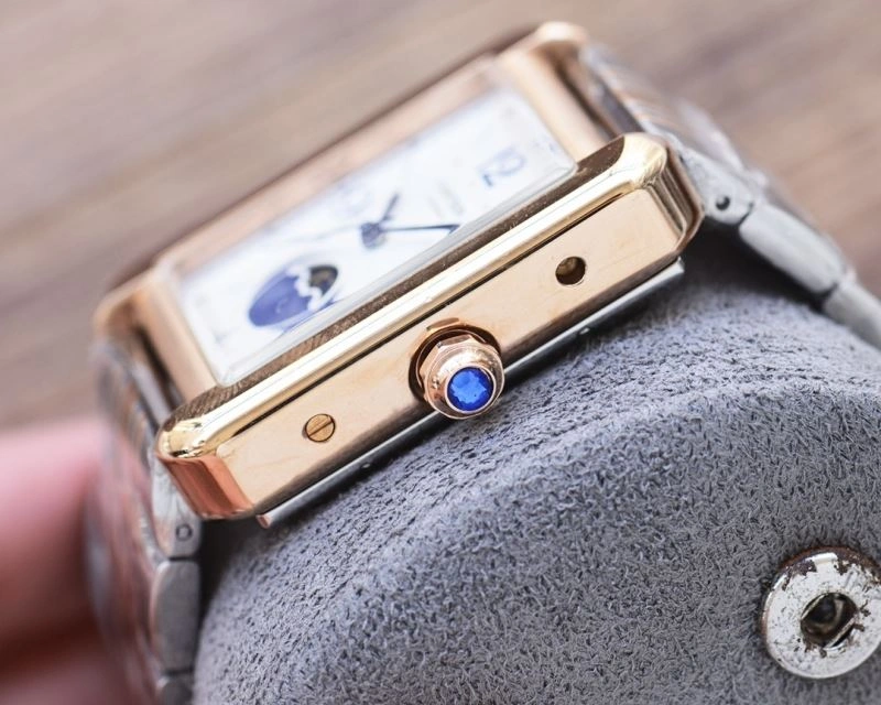 Snug CARTIER Watches 180466