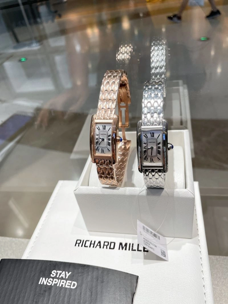 Contemporary CARTIER Watches 180363