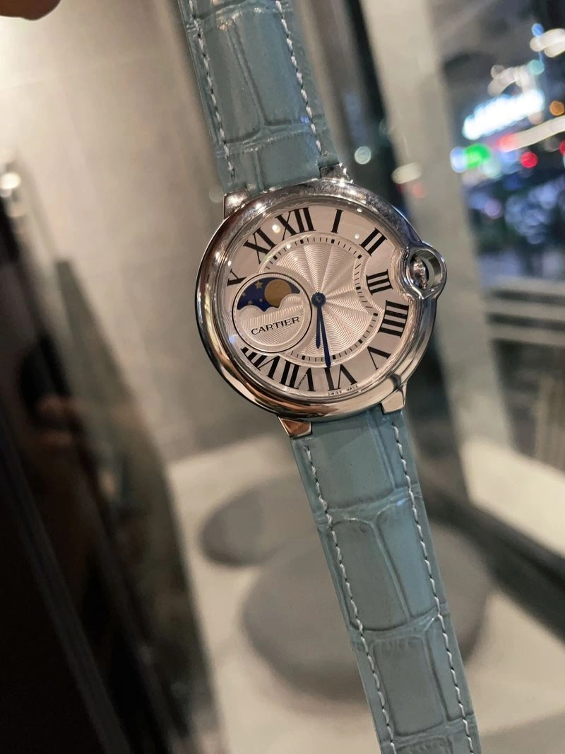 Bright CARTIER Watches 180057